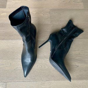 Akira Bootie US 12, NWOT